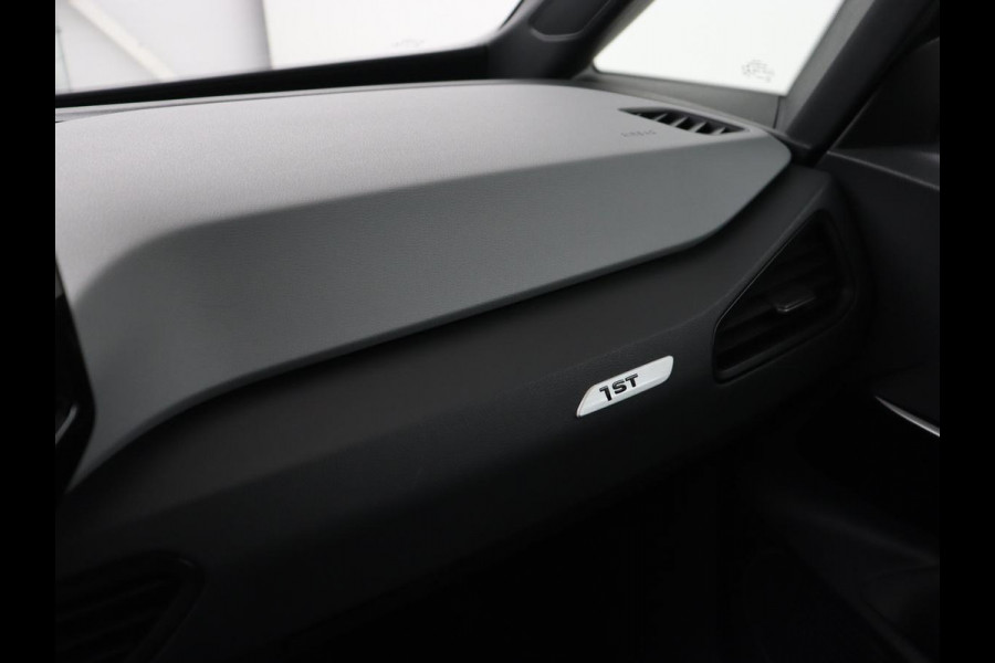 Volkswagen ID.3 First Plus 58 kWh | Trekhaak | Stoel & stuurverwarming | Camera | Adaptive cruise | Sfeerverlichting | Carplay | Matrix LED | Parkeerhulp | Climate control