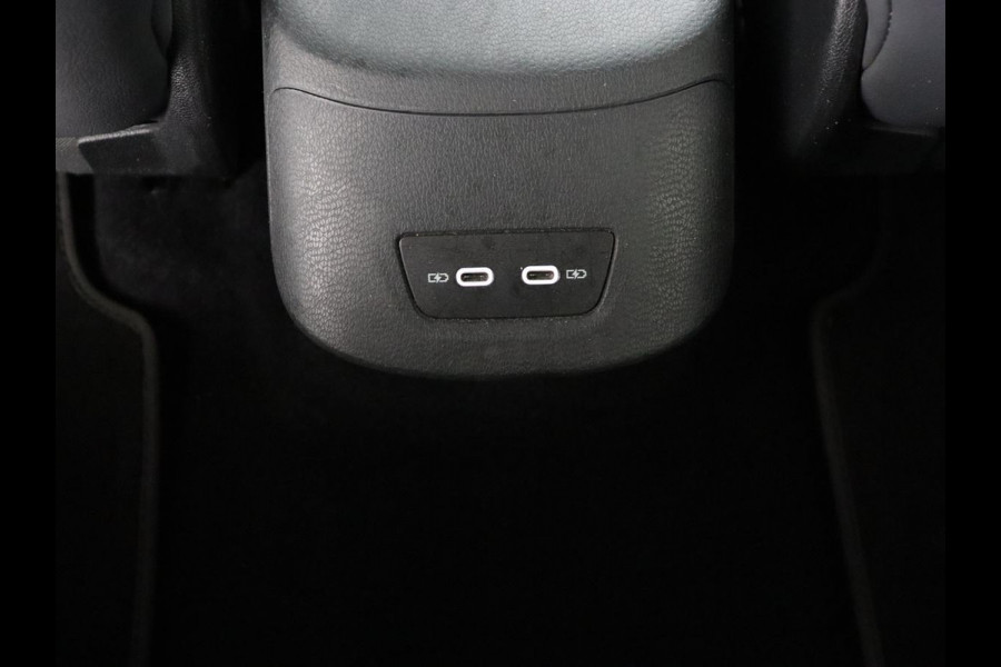 Volkswagen ID.3 First Plus 58 kWh | Trekhaak | Stoel & stuurverwarming | Camera | Adaptive cruise | Sfeerverlichting | Carplay | Matrix LED | Parkeerhulp | Climate control