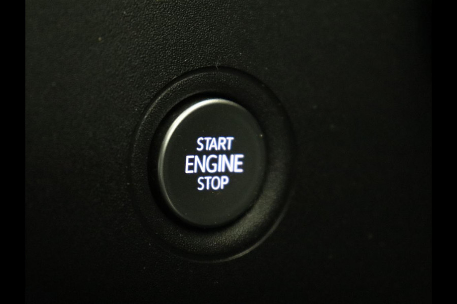 Volkswagen ID.3 First Plus 58 kWh | Trekhaak | Stoel & stuurverwarming | Camera | Adaptive cruise | Sfeerverlichting | Carplay | Matrix LED | Parkeerhulp | Climate control