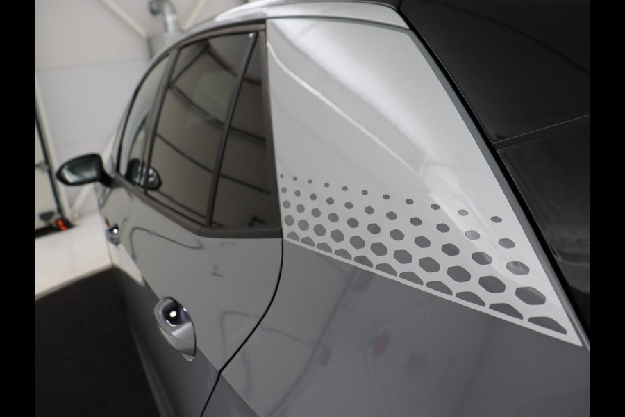 Volkswagen ID.3 First Plus 58 kWh | Trekhaak | Stoel & stuurverwarming | Camera | Adaptive cruise | Sfeerverlichting | Carplay | Matrix LED | Parkeerhulp | Climate control