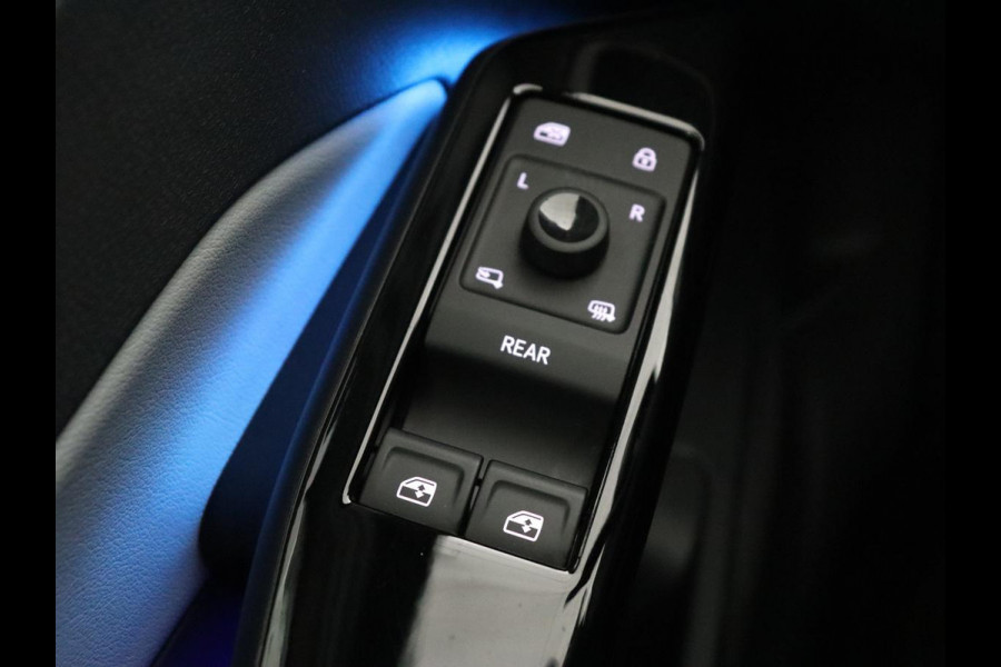 Volkswagen ID.3 First Plus 58 kWh | Trekhaak | Stoel & stuurverwarming | Camera | Adaptive cruise | Sfeerverlichting | Carplay | Matrix LED | Parkeerhulp | Climate control