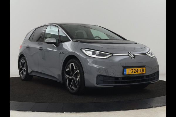 Volkswagen ID.3 First Plus 58 kWh | Trekhaak | Stoel & stuurverwarming | Camera | Adaptive cruise | Sfeerverlichting | Carplay | Matrix LED | Parkeerhulp | Climate control