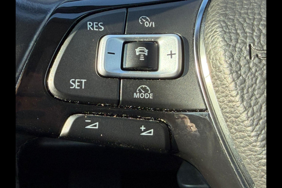 Volkswagen Golf 1.5 TSI Highline Business White silver Hihgline LED NAVI VIRTUALCOCKPIT