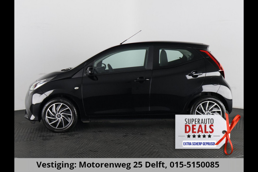 Toyota Aygo 1.0 VVT-i X-PLAY CARPLAY NAVI GARANTIE 2031 1e EIG BIJNA 2021. 100% ONDERHOUDEN .CAMERA.BLACK EDITION