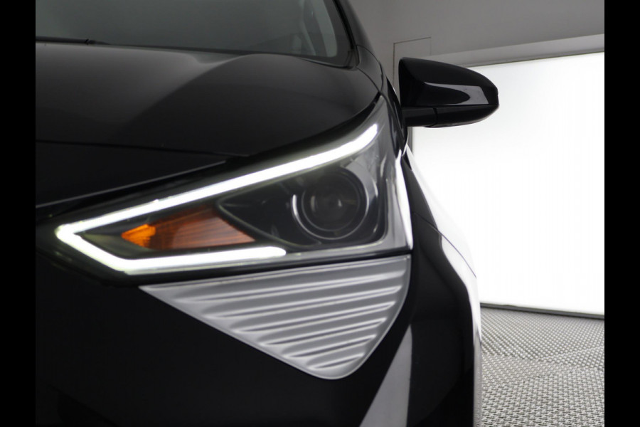 Toyota Aygo 1.0 VVT-i X-PLAY CARPLAY NAVI GARANTIE 2031 1e EIG BIJNA 2021. 100% ONDERHOUDEN .CAMERA.BLACK EDITION