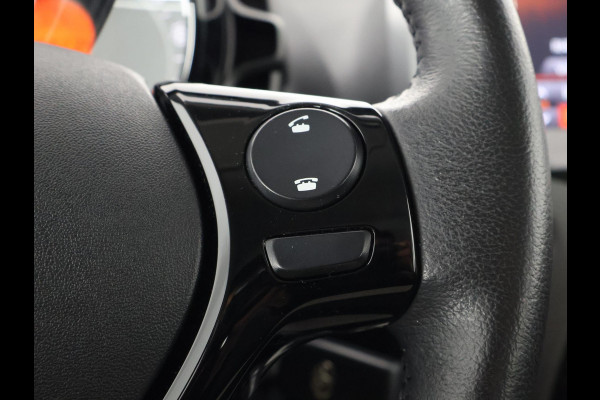 Toyota Aygo 1.0 VVT-i X-PLAY CARPLAY NAVI GARANTIE 2031 1e EIG BIJNA 2021. 100% ONDERHOUDEN .CAMERA.BLACK EDITION