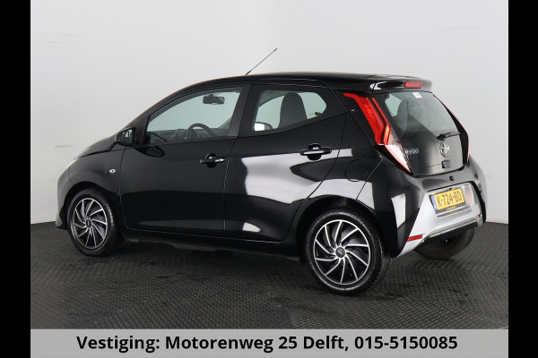 Toyota Aygo 1.0 VVT-i X-PLAY CARPLAY NAVI GARANTIE 2031 1e EIG BIJNA 2021. 100% ONDERHOUDEN .CAMERA.BLACK EDITION