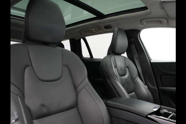 Volvo V60 T6 Recharge AWD Inscription Plug In Hybrid 340pk Dealer O.H. PHEV | Trekhaak Af Fabriek | Panodak | Lederen Sportstoelen Massage & Memory & Ventilatie | Adaptive Cruise | Head Up | 360 Camera | Stoelen & Stuur Verwarmd | Bowers & Wilkins |