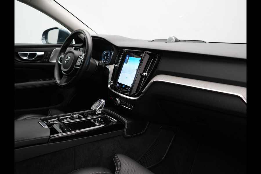 Volvo V60 T6 Recharge AWD Inscription Plug In Hybrid 340pk Dealer O.H. PHEV | Trekhaak Af Fabriek | Panodak | Lederen Sportstoelen Massage & Memory & Ventilatie | Adaptive Cruise | Head Up | 360 Camera | Stoelen & Stuur Verwarmd | Bowers & Wilkins |