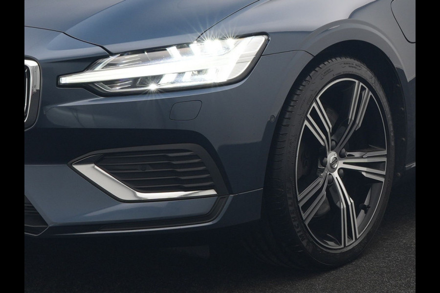 Volvo V60 T6 Recharge AWD Inscription Plug In Hybrid 340pk Dealer O.H. PHEV | Trekhaak Af Fabriek | Panodak | Lederen Sportstoelen Massage & Memory & Ventilatie | Adaptive Cruise | Head Up | 360 Camera | Stoelen & Stuur Verwarmd | Bowers & Wilkins |