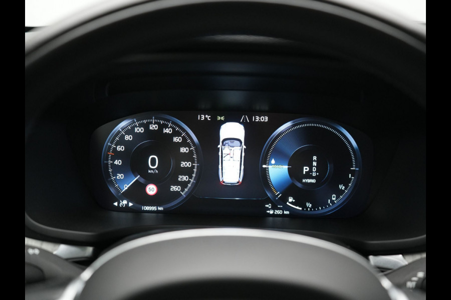 Volvo V60 T6 Recharge AWD Inscription Plug In Hybrid 340pk Dealer O.H. PHEV | Trekhaak Af Fabriek | Panodak | Lederen Sportstoelen Massage & Memory & Ventilatie | Adaptive Cruise | Head Up | 360 Camera | Stoelen & Stuur Verwarmd | Bowers & Wilkins |
