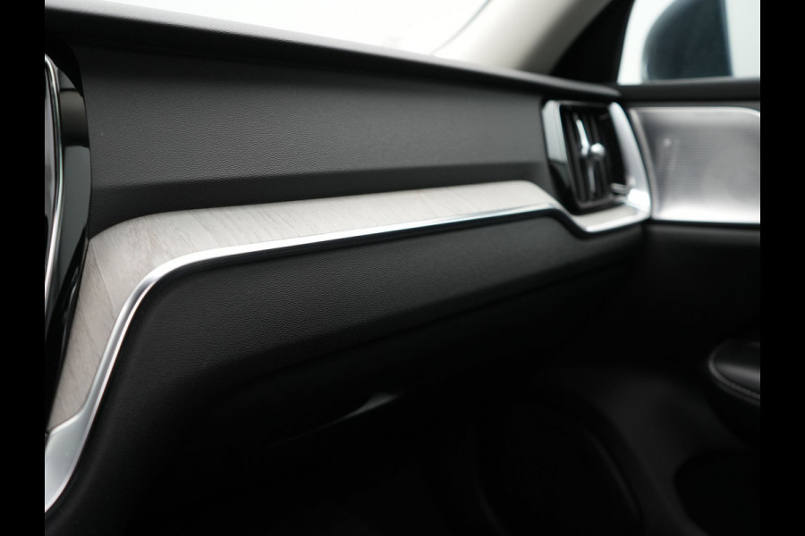 Volvo V60 T6 Recharge AWD Inscription Plug In Hybrid 340pk Dealer O.H. PHEV | Trekhaak Af Fabriek | Panodak | Lederen Sportstoelen Massage & Memory & Ventilatie | Adaptive Cruise | Head Up | 360 Camera | Stoelen & Stuur Verwarmd | Bowers & Wilkins |
