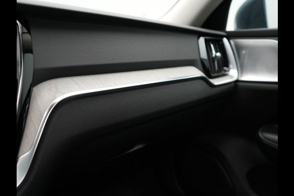 Volvo V60 T6 Recharge AWD Inscription Plug In Hybrid 340pk Dealer O.H. PHEV | Trekhaak Af Fabriek | Panodak | Lederen Sportstoelen Massage & Memory & Ventilatie | Adaptive Cruise | Head Up | 360 Camera | Stoelen & Stuur Verwarmd | Bowers & Wilkins |