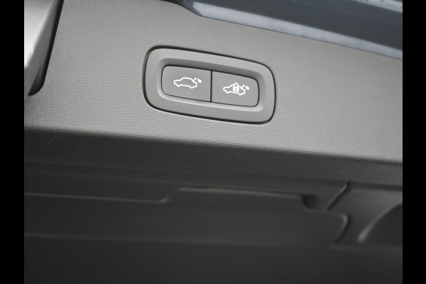 Volvo V60 T6 Recharge AWD Inscription Plug In Hybrid 340pk Dealer O.H. PHEV | Trekhaak Af Fabriek | Panodak | Lederen Sportstoelen Massage & Memory & Ventilatie | Adaptive Cruise | Head Up | 360 Camera | Stoelen & Stuur Verwarmd | Bowers & Wilkins |