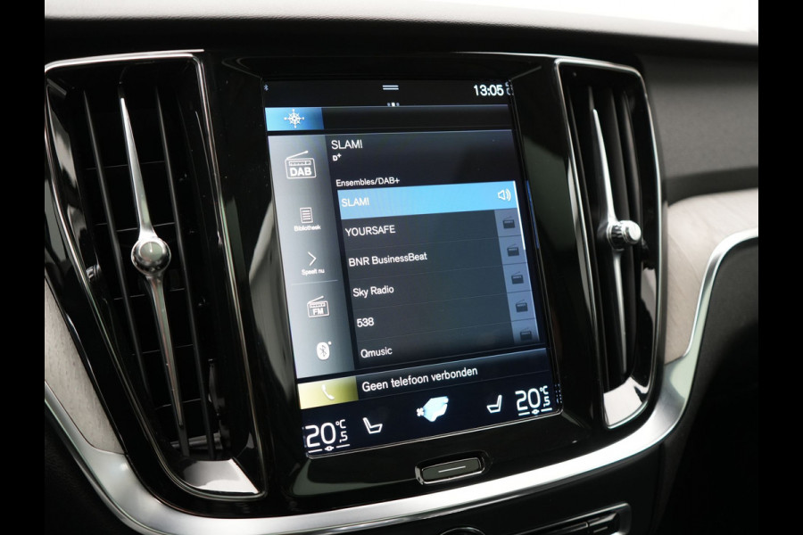 Volvo V60 T6 Recharge AWD Inscription Plug In Hybrid 340pk Dealer O.H. PHEV | Trekhaak Af Fabriek | Panodak | Lederen Sportstoelen Massage & Memory & Ventilatie | Adaptive Cruise | Head Up | 360 Camera | Stoelen & Stuur Verwarmd | Bowers & Wilkins |