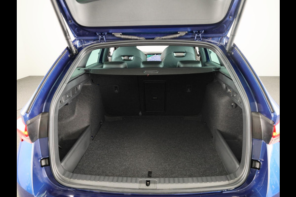 Škoda Octavia Combi Sportline Tour m-HEV 1.5 TSI 150 pk 7 versn. DSG | Schuif/kanteldak | Travel assist | Trekhaak wegklapbaar