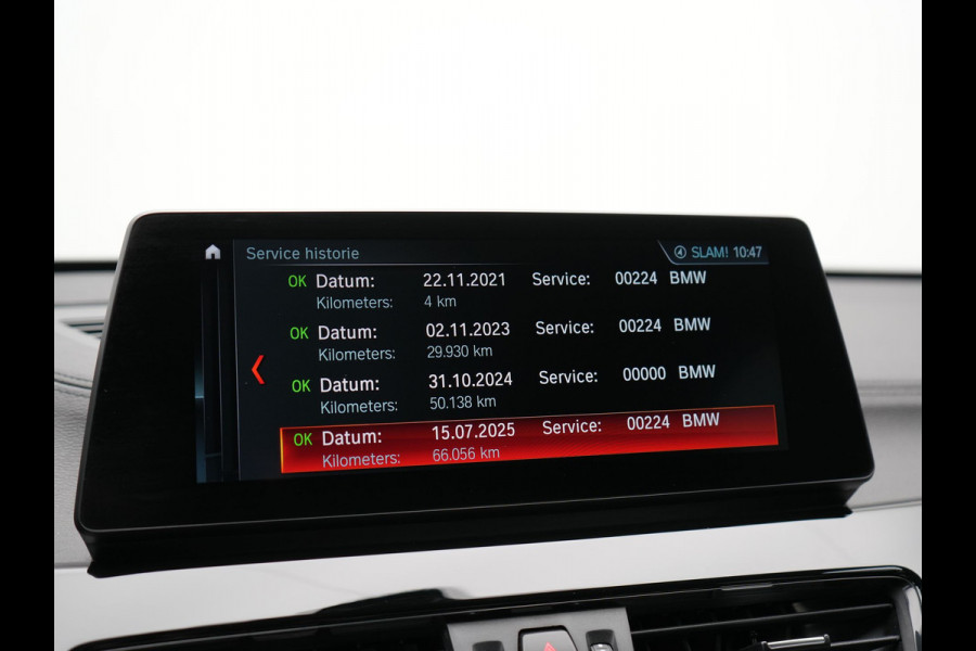 BMW X1 xDrive25e Sportline Plug In Hybrid 221pk Dealer O.H. PHEV | Panodak | Adaptive Cruise | Head Up | Camera | Lederen Sportstoelen Memory & Verwarmd | Sfeerverlichting | Stuur Verwarmd | Apple Carplay | Keyless | Navigatie | DAB |