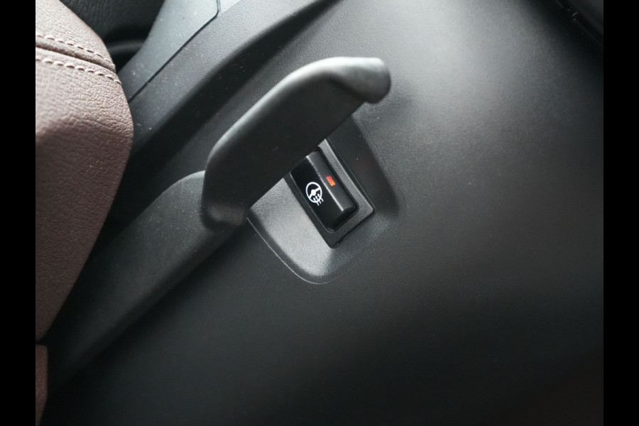 BMW X1 xDrive25e Sportline Plug In Hybrid 221pk Dealer O.H. PHEV | Panodak | Adaptive Cruise | Head Up | Camera | Lederen Sportstoelen Memory & Verwarmd | Sfeerverlichting | Stuur Verwarmd | Apple Carplay | Keyless | Navigatie | DAB |