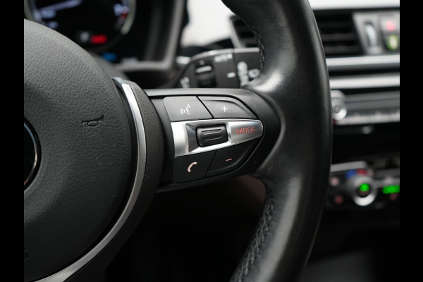 BMW X1 xDrive25e Sportline Plug In Hybrid 221pk Dealer O.H. PHEV | Panodak | Adaptive Cruise | Head Up | Camera | Lederen Sportstoelen Memory & Verwarmd | Sfeerverlichting | Stuur Verwarmd | Apple Carplay | Keyless | Navigatie | DAB |