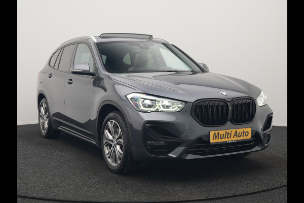 BMW X1 xDrive25e Sportline Plug In Hybrid 221pk Dealer O.H. PHEV | Panodak | Adaptive Cruise | Head Up | Camera | Lederen Sportstoelen Memory & Verwarmd | Sfeerverlichting | Stuur Verwarmd | Apple Carplay | Keyless | Navigatie | DAB |