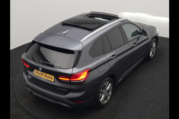 BMW X1 xDrive25e Sportline Plug In Hybrid 221pk Dealer O.H. PHEV | Panodak | Adaptive Cruise | Head Up | Camera | Lederen Sportstoelen Memory & Verwarmd | Sfeerverlichting | Stuur Verwarmd | Apple Carplay | Keyless | Navigatie | DAB |