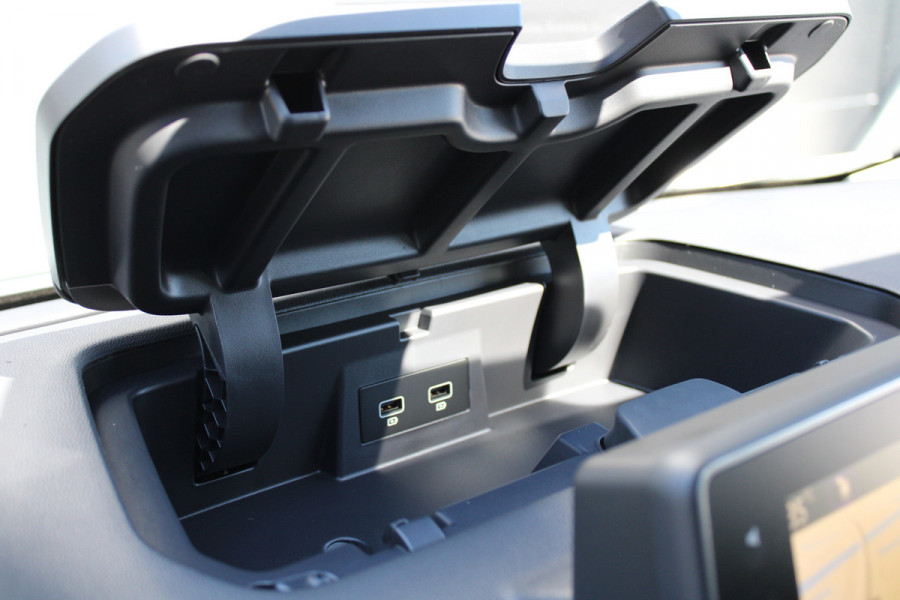 Renault Trafic 2.0 Blue dCi 170pk T29 L2H1 Extra DC - 2x Schuifdeur - Carplay - LED - Blind Spot - Navigatie - Camera - Trekhaak - Stoelverwarm