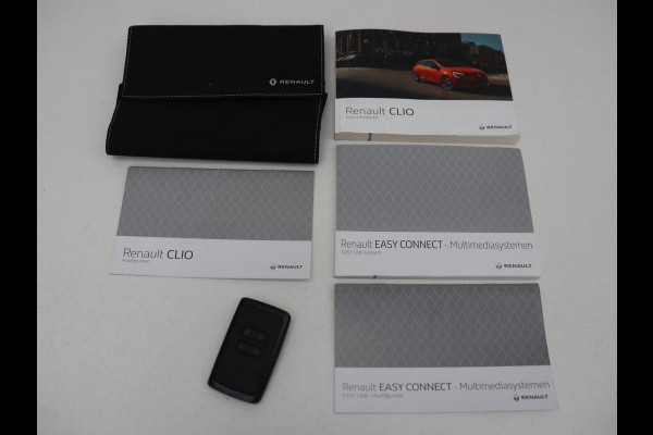 Renault Clio 1.0 TCe Intens | Stoelverwarming | Camera | Carplay | Half leder | Climate control | Full LED | Parkeerhulp | Cruise control | Keyless