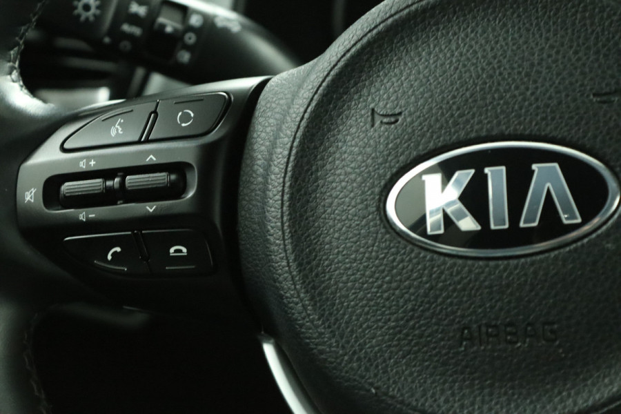 Kia Stonic 1.0 T-GDi DynamicLine - Cruise Control - Lichtmetalen Velgen - Navigatie - Apple/Android Carplay - Virena Zekerheidspakket €895,-