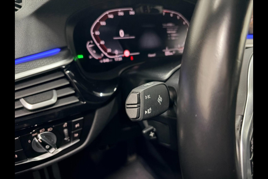 BMW 5 Serie Touring 520i Business Edition Plus M-pakket Hud Navi DAB Carplay Trekhaak Stoelverw. Memory Virtual Matrix ACC