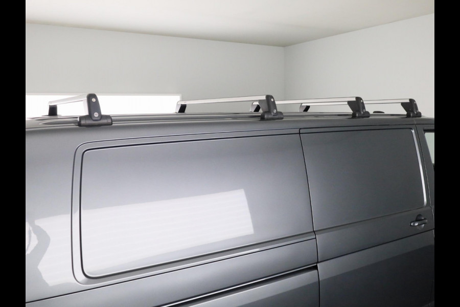 Volkswagen Transporter 2.0 TDI L2H1 28 Comfortline 110PK | Navigatie | Multifunctioneel stuurwiel | Trekhaak | Inrichting |
