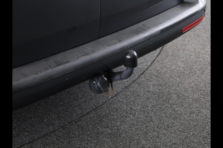 Volkswagen Transporter 2.0 TDI L2H1 28 Comfortline 110PK | Navigatie | Multifunctioneel stuurwiel | Trekhaak | Inrichting |