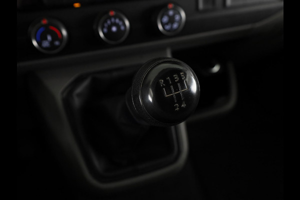 Volkswagen Transporter 2.0 TDI L2H1 28 Comfortline 110PK | Navigatie | Multifunctioneel stuurwiel | Trekhaak | Inrichting |