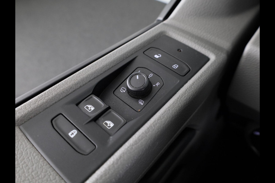 Volkswagen Transporter 2.0 TDI L2H1 28 Comfortline 110PK | Navigatie | Multifunctioneel stuurwiel | Trekhaak | Inrichting |