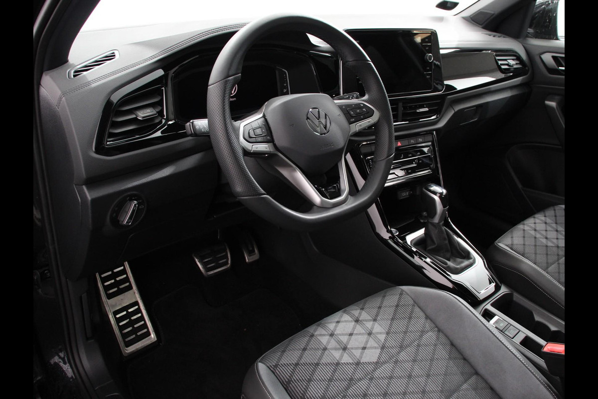 Volkswagen T-Roc 1.5 TSI 150pk DSG R-Line Edition Black Pack | Panprama dak | Navigatie | App connect/Apple Carplay/Android Auto | Climate Control | Camera | 18" Lichtmetalen Velgen