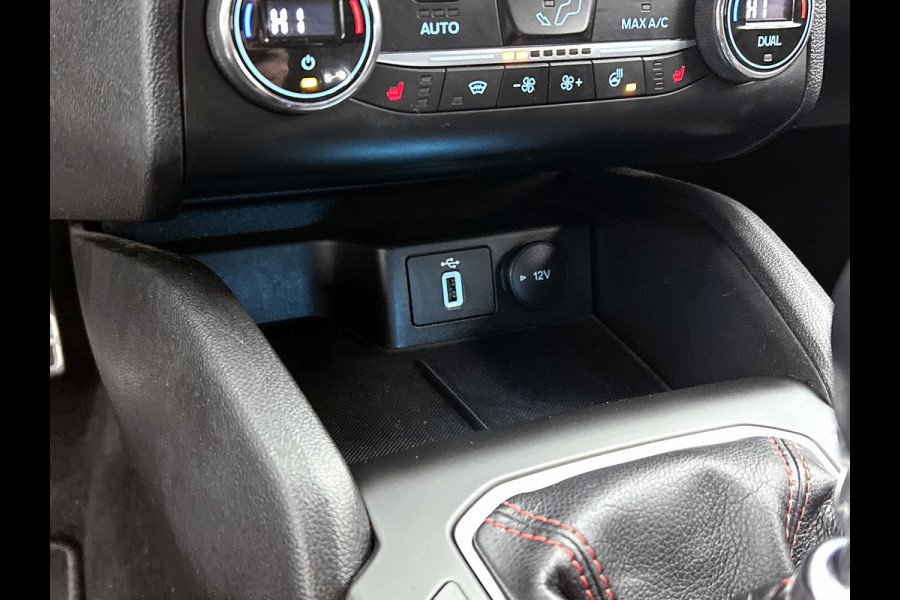 Ford Focus 1.0 EcoBoost ST Line Business (STUUR-/STOELVERWARMING, CAMERA, CARPLAY, PDC, CLIMA, NAVI, GOED ONDERHOUDEN)