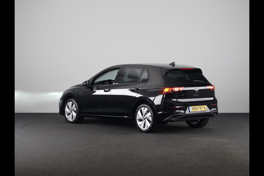 Volkswagen Golf 1.5 eHybrid Life Edition 204 pk Automaat (DSG) | Verlengde garantie | Navigatie via App | Parkeersensoren (Park assist) | Achteruitrijcamera | Stoelverwarming |