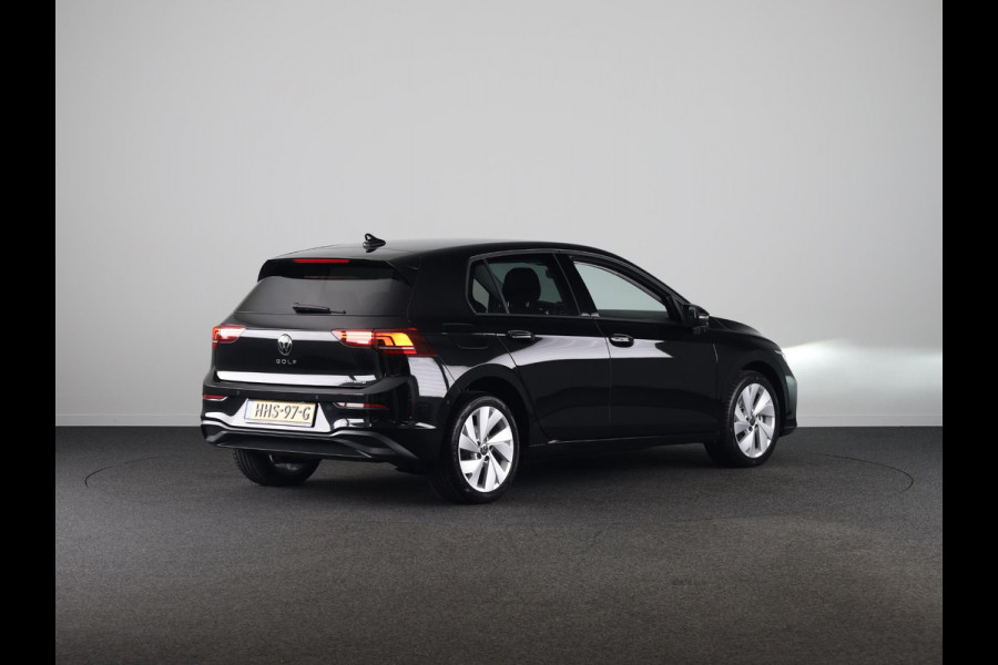 Volkswagen Golf 1.5 eHybrid Life Edition 204 pk Automaat (DSG) | Verlengde garantie | Navigatie via App | Parkeersensoren (Park assist) | Achteruitrijcamera | Stoelverwarming |