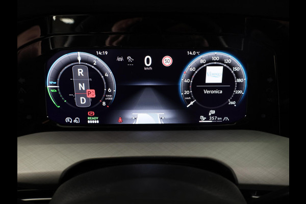 Volkswagen Golf 1.5 eHybrid Life Edition 204 pk Automaat (DSG) | Verlengde garantie | Navigatie via App | Parkeersensoren (Park assist) | Achteruitrijcamera | Stoelverwarming |