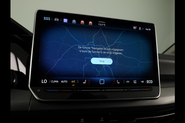 Volkswagen Golf 1.5 eHybrid Life Edition 204 pk Automaat (DSG) | Verlengde garantie | Navigatie via App | Parkeersensoren (Park assist) | Achteruitrijcamera | Stoelverwarming |