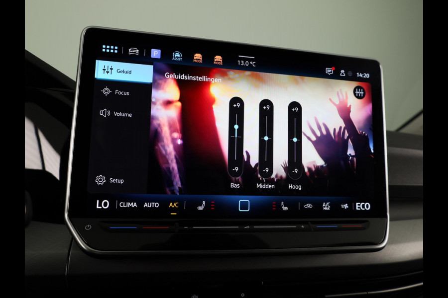 Volkswagen Golf 1.5 eHybrid Life Edition 204 pk Automaat (DSG) | Verlengde garantie | Navigatie via App | Parkeersensoren (Park assist) | Achteruitrijcamera | Stoelverwarming |