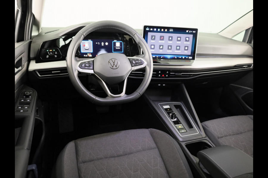 Volkswagen Golf 1.5 eHybrid Life Edition 204 pk Automaat (DSG) | Verlengde garantie | Navigatie via App | Parkeersensoren (Park assist) | Achteruitrijcamera | Stoelverwarming |