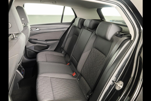 Volkswagen Golf 1.5 eHybrid Life Edition 204 pk Automaat (DSG) | Verlengde garantie | Navigatie via App | Parkeersensoren (Park assist) | Achteruitrijcamera | Stoelverwarming |