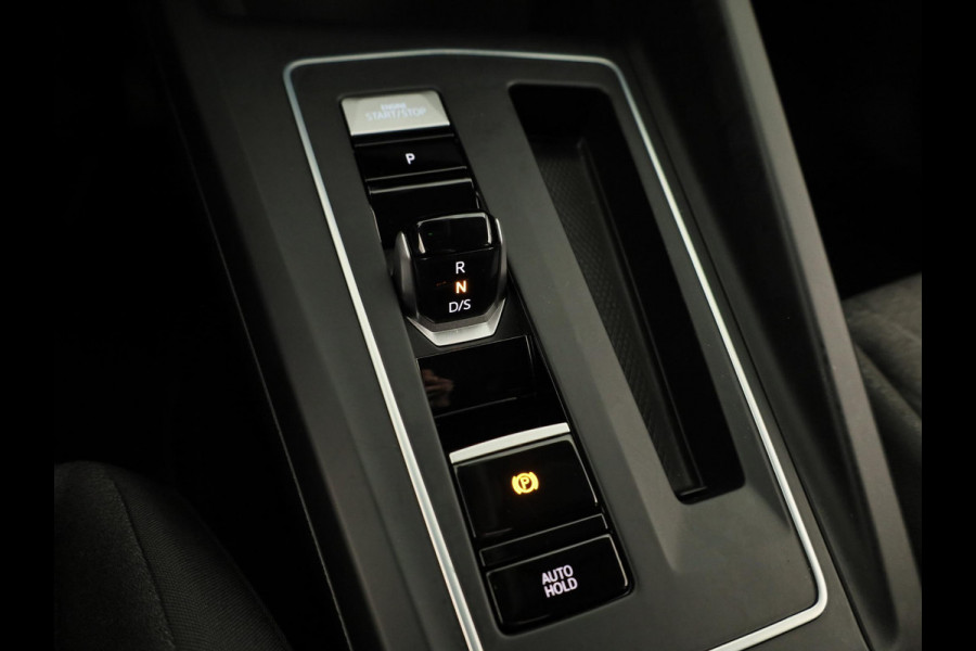 Volkswagen Golf 1.5 eHybrid Life Edition 204 pk Automaat (DSG) | Verlengde garantie | Navigatie via App | Parkeersensoren (Park assist) | Achteruitrijcamera | Stoelverwarming |