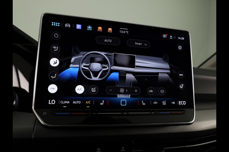 Volkswagen Golf 1.5 eHybrid Life Edition 204 pk Automaat (DSG) | Verlengde garantie | Navigatie via App | Parkeersensoren (Park assist) | Achteruitrijcamera | Stoelverwarming |