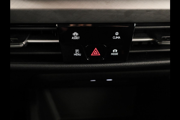 Volkswagen Golf 1.5 eHybrid Life Edition 204 pk Automaat (DSG) | Verlengde garantie | Navigatie via App | Parkeersensoren (Park assist) | Achteruitrijcamera | Stoelverwarming |