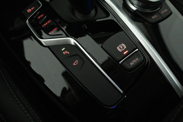 BMW iX3 High Executive 80 kWh (PANORAMADAK, STOELVERWARMING, CAMERA, CRUISE ADAPTIEF, ELEKTR STOELEN, DEALER ONDERHOUDEN)