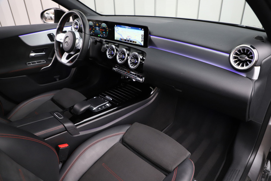 Mercedes-Benz A-Klasse 250e Sedan AMG | 218PK | Pano | Keyless-go | Sfeerverlichting | Memory | Multibeam | Standkachel | Widescreen | NL-Auto | 2021.