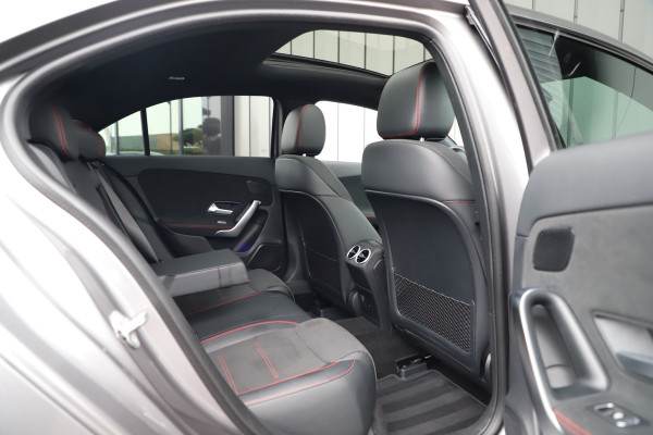 Mercedes-Benz A-Klasse 250e Sedan AMG | 218PK | Pano | Keyless-go | Sfeerverlichting | Memory | Multibeam | Standkachel | Widescreen | NL-Auto | 2021.