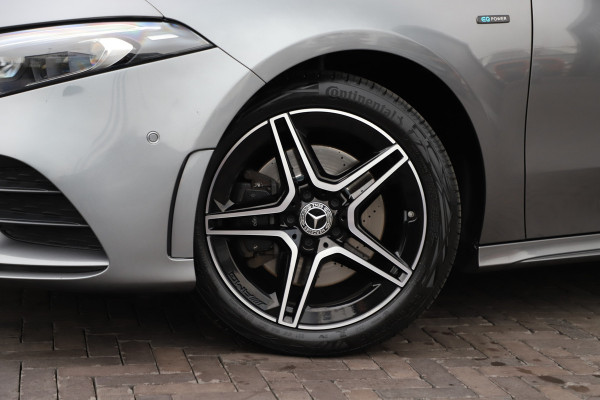 Mercedes-Benz A-Klasse 250e Sedan AMG | 218PK | Pano | Keyless-go | Sfeerverlichting | Memory | Multibeam | Standkachel | Widescreen | NL-Auto | 2021.