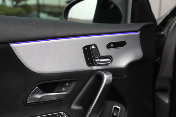 Mercedes-Benz A-Klasse 250e Sedan AMG | 218PK | Pano | Keyless-go | Sfeerverlichting | Memory | Multibeam | Standkachel | Widescreen | NL-Auto | 2021.